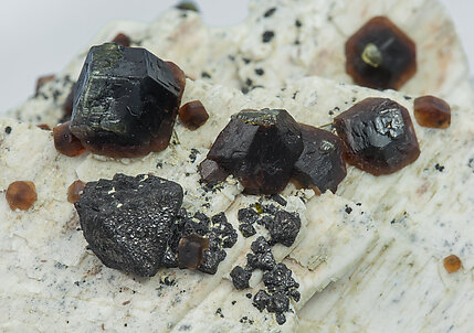 Andradita con Microclina. 