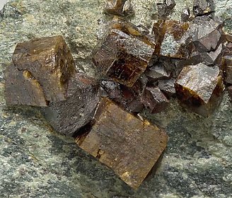 Perovskita con Magnetita. 